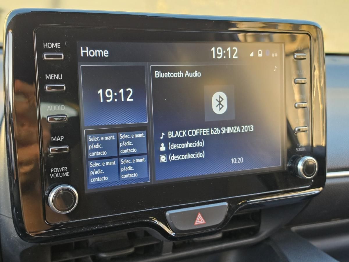 toyota-yaris-2023-hibrido-1490cc