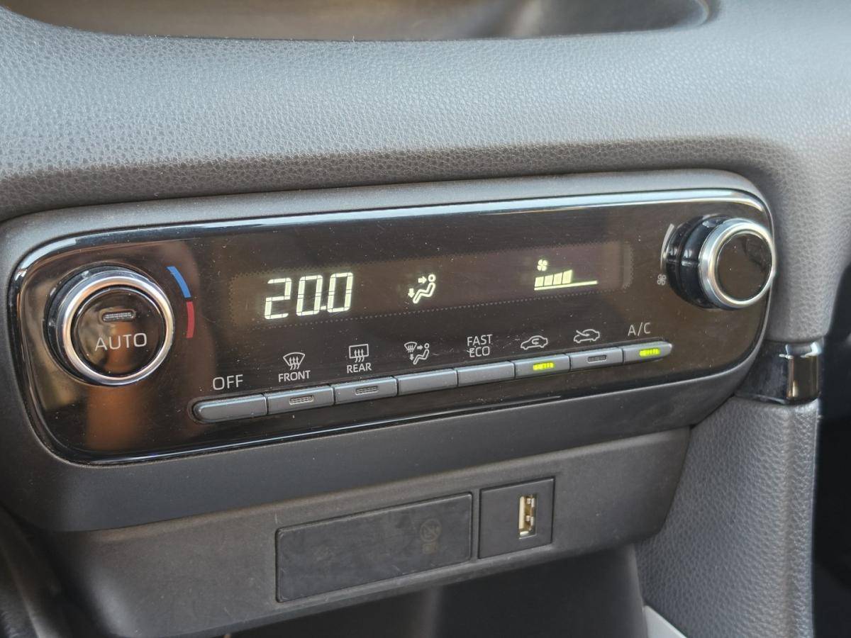 toyota-yaris-2023-hibrido-1490cc