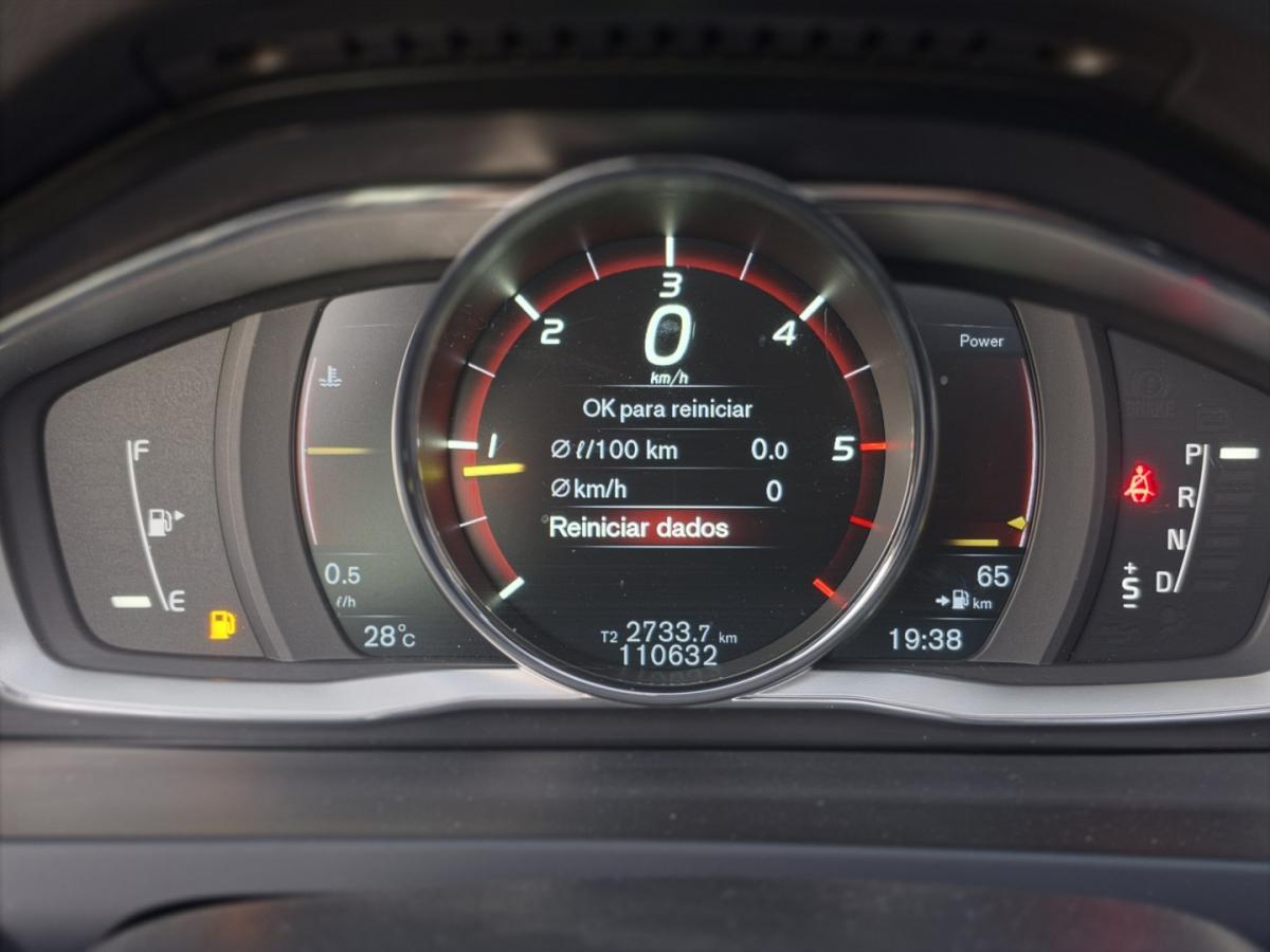 volvo-v60-cross-country-2016-diesel-1969cc