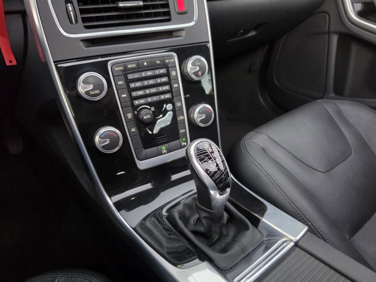 volvo-v60-cross-country-2016-diesel-1969cc