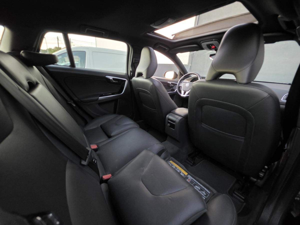 volvo-v60-cross-country-2016-diesel-1969cc