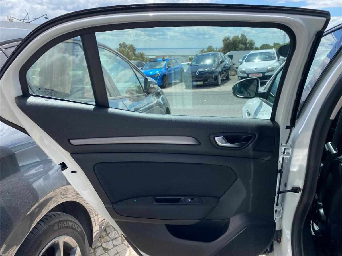 renault-megane-1-5-blue-dci-2022-diesel-1461cc