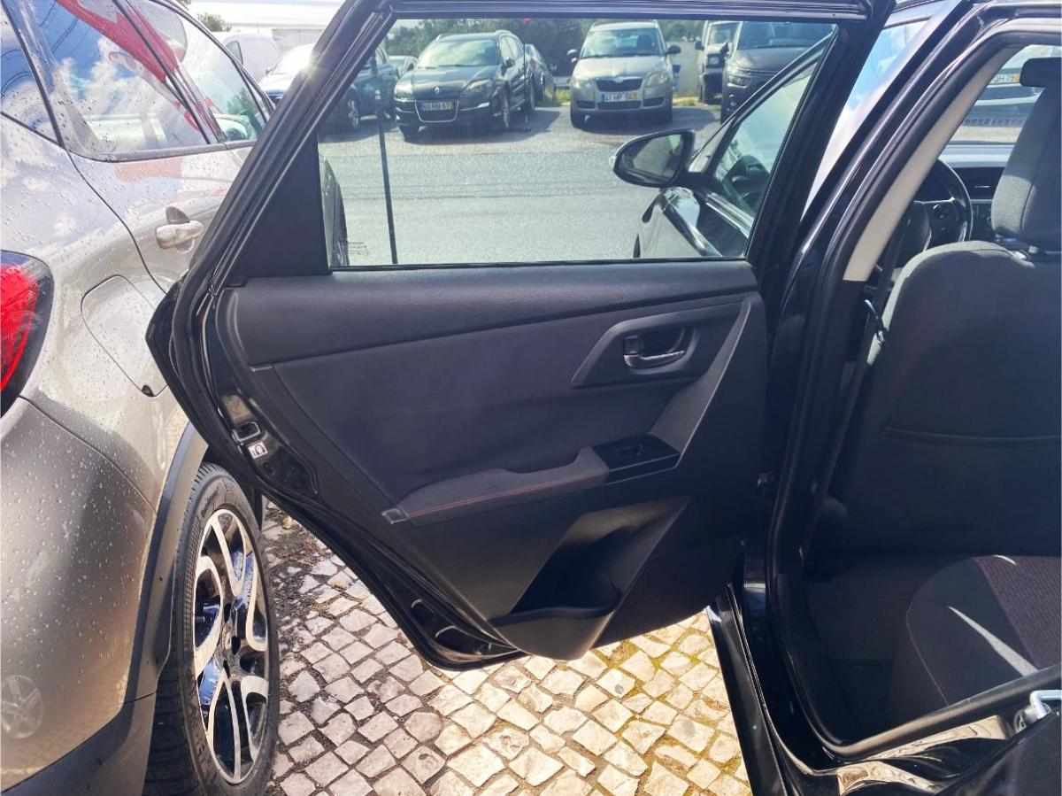 toyota-auris-1-4-d-4d-2015-diesel-1364cc
