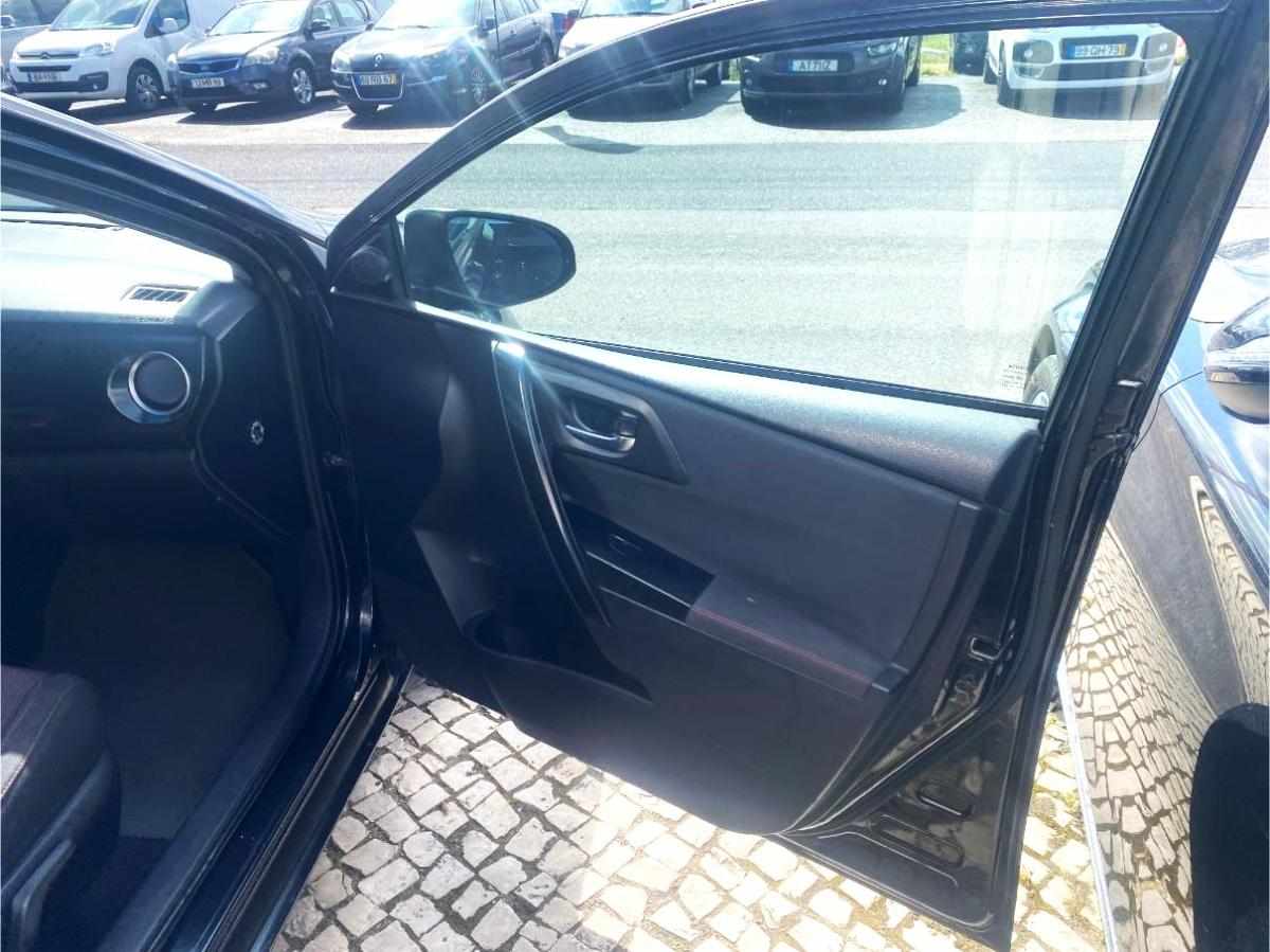 toyota-auris-1-4-d-4d-2015-diesel-1364cc