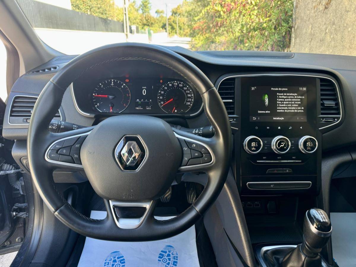 renault-megane-sport-tourer-2021-diesel-1461cc