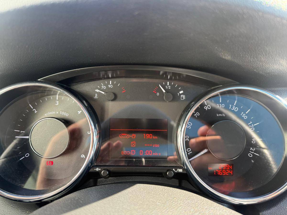 peugeot-5008-2016-diesel-1560cc