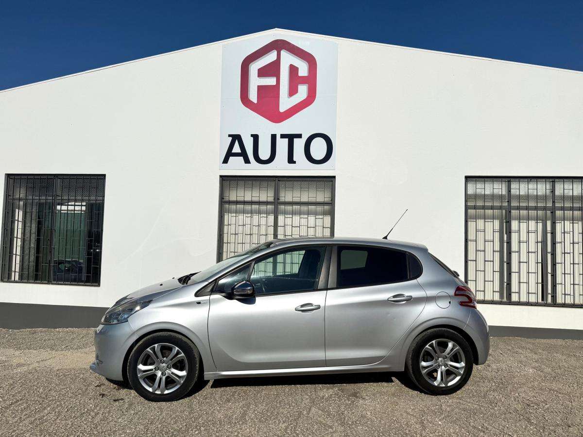peugeot-208-2015-gasolina-1199cc