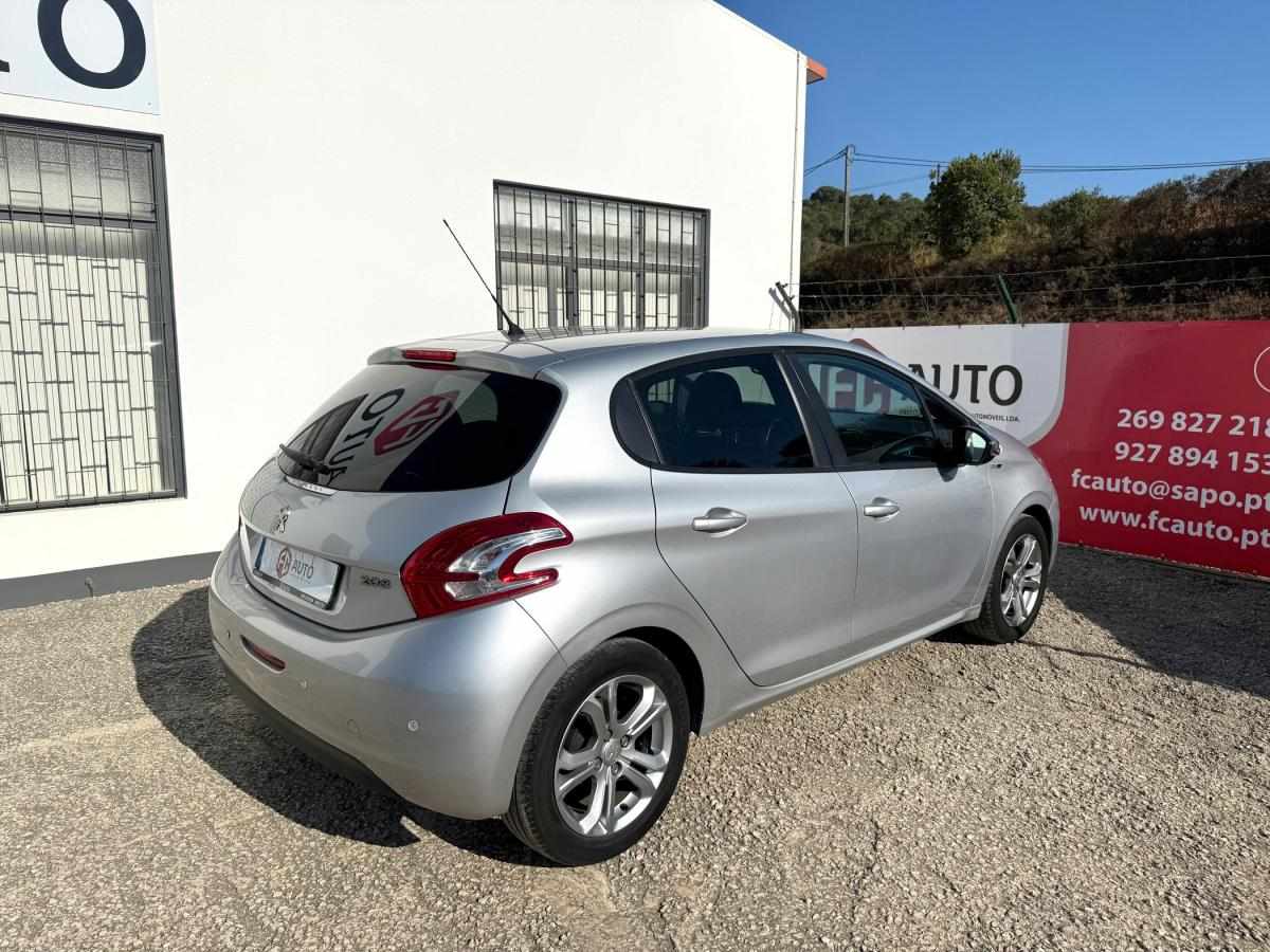 peugeot-208-2015-gasolina-1199cc