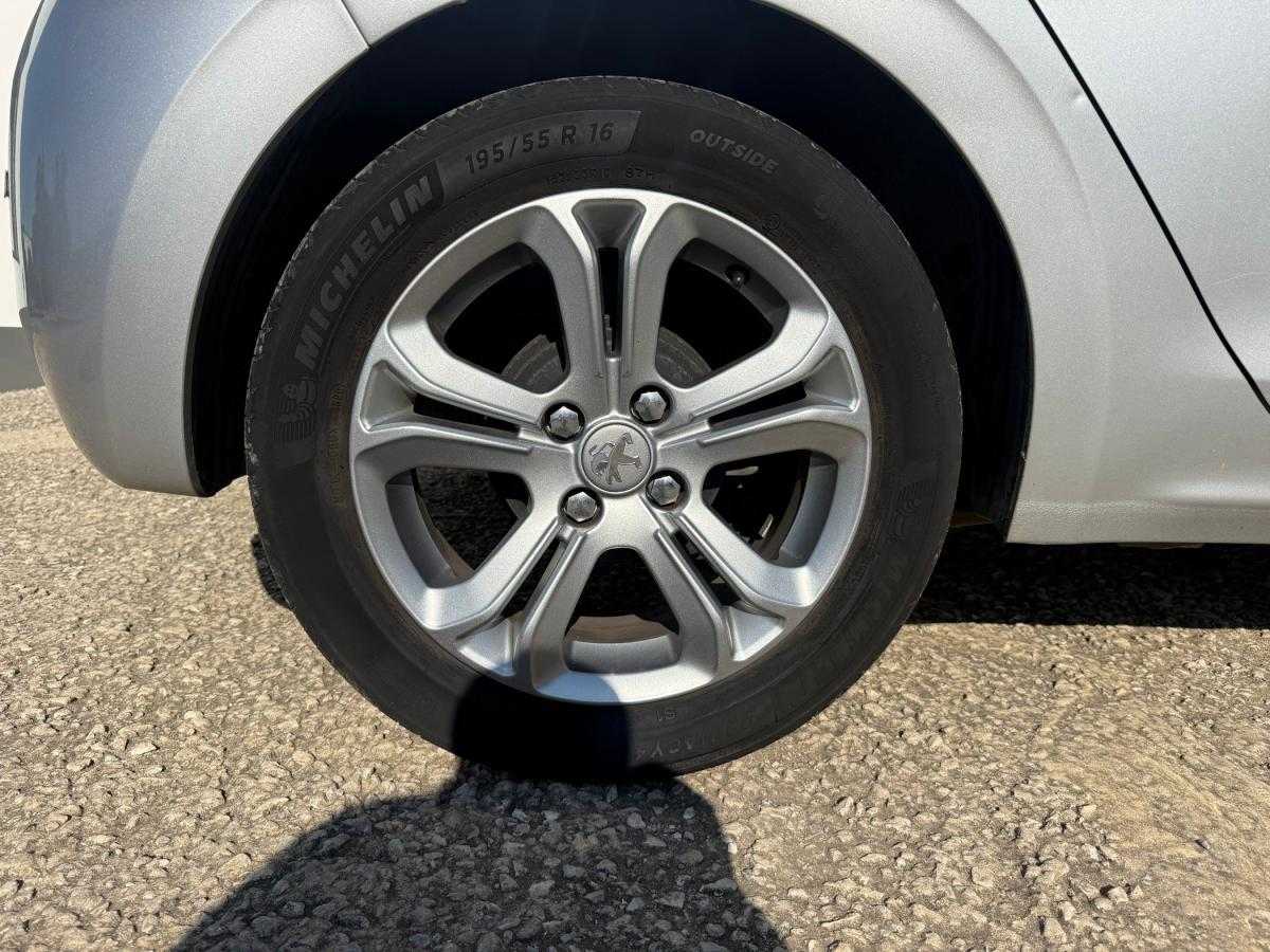peugeot-208-2015-gasolina-1199cc
