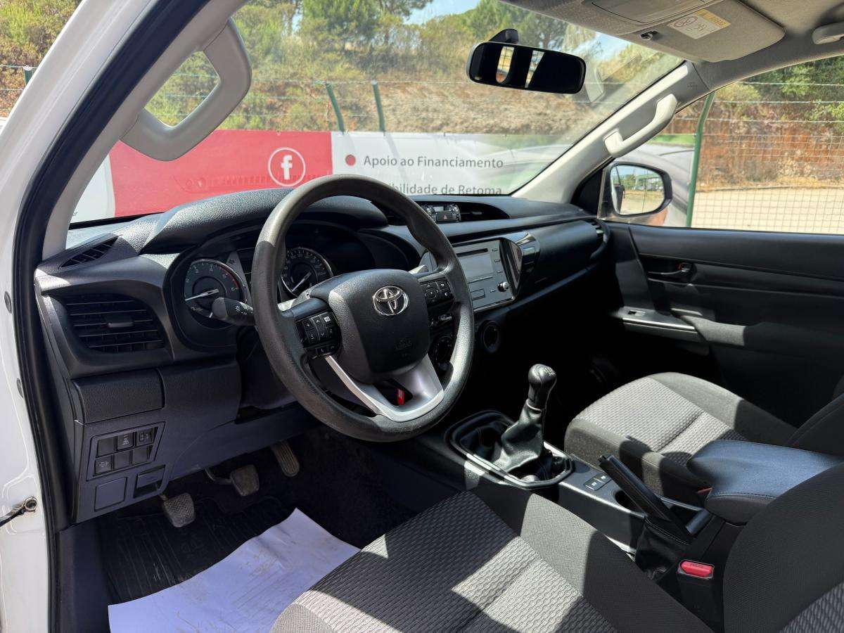 toyota-hilux-2022-diesel-2393cc