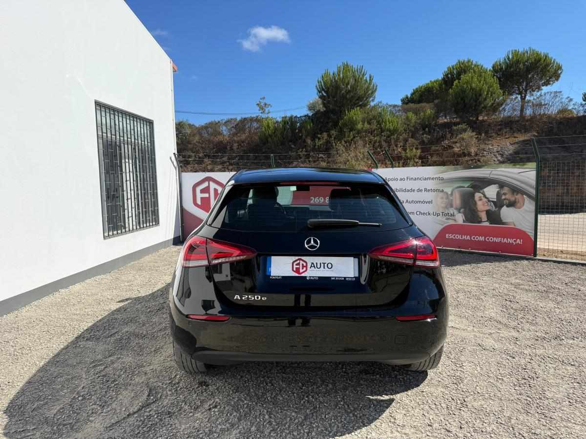 mercedes-benz-classe-a-2022-hibrido-a-gasolina-1332cc