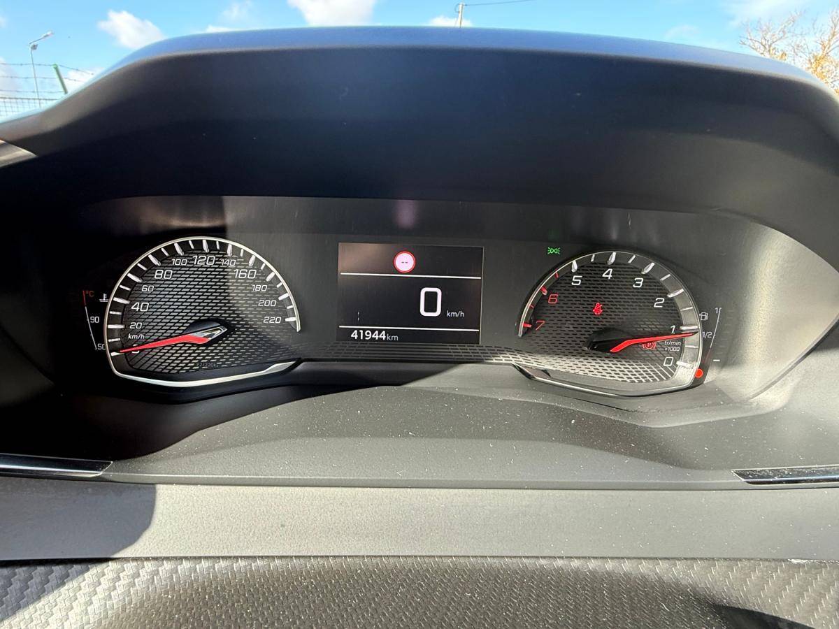 peugeot-208-2023-gasolina-1199cc
