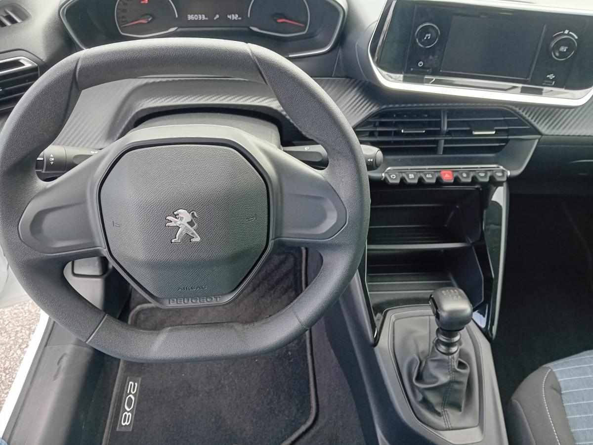peugeot-208-1-5-102cv-2022-diesel-1499cc