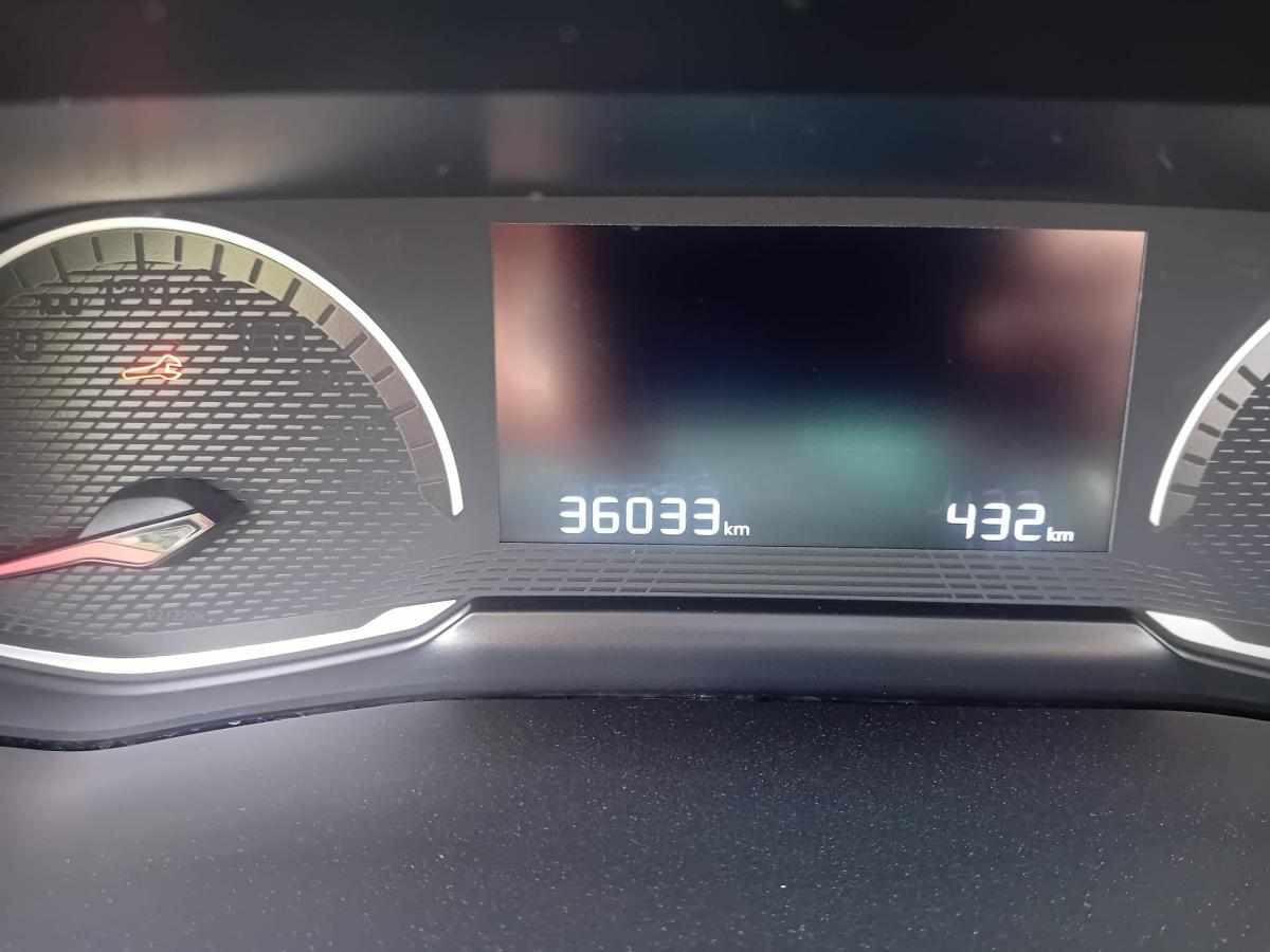 peugeot-208-1-5-102cv-2022-diesel-1499cc