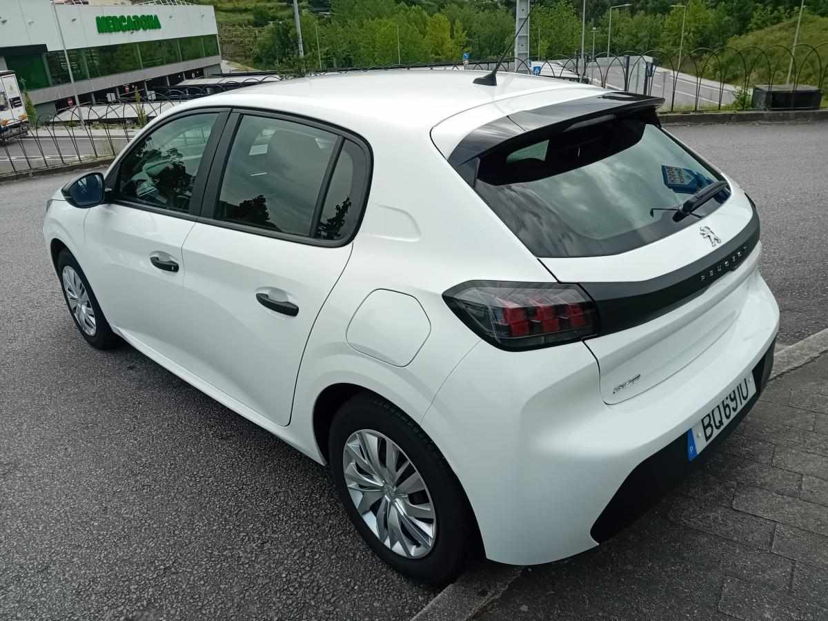 peugeot-208-1-5-102cv-2022-diesel-1499cc