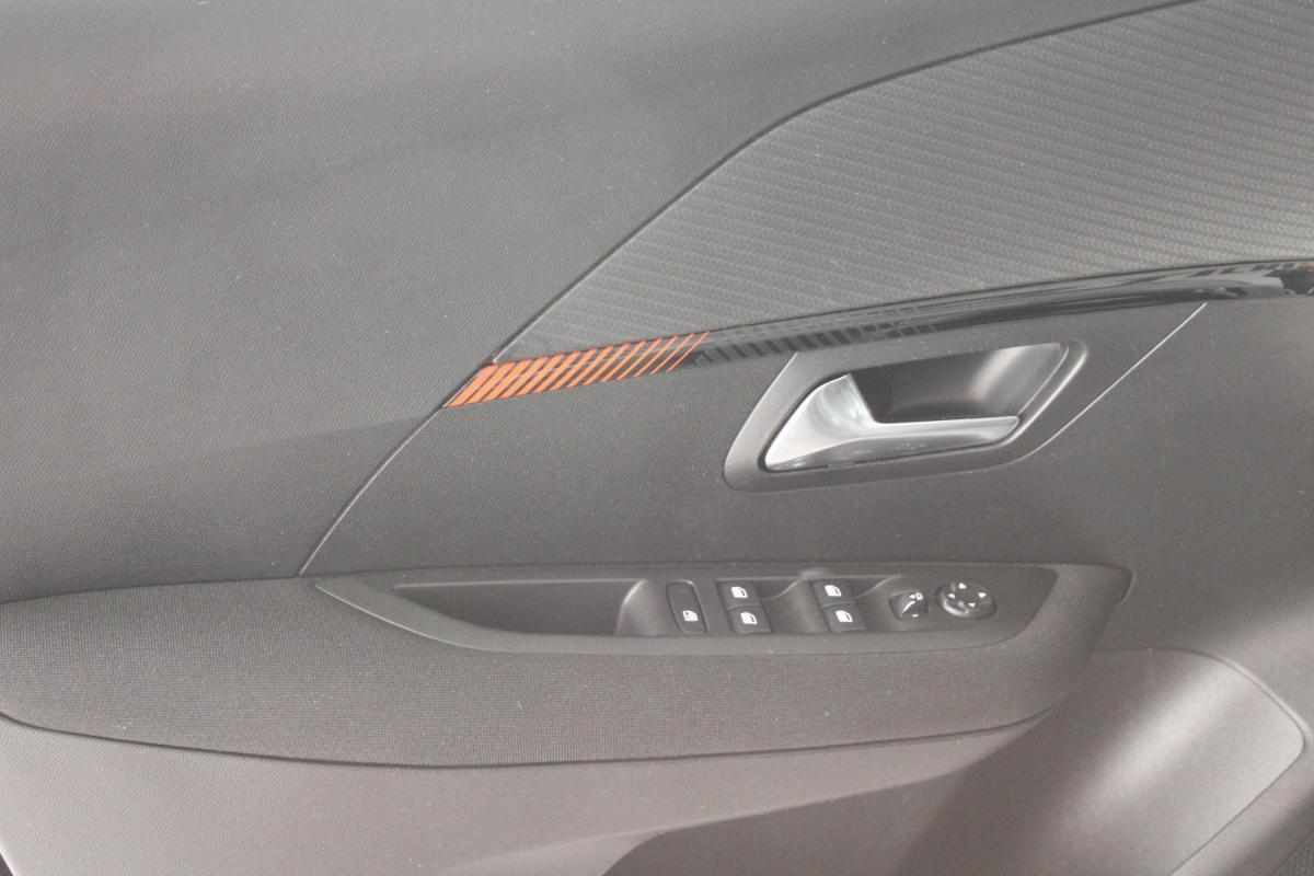 peugeot-208-1-5-102cv-2022-diesel-1499cc