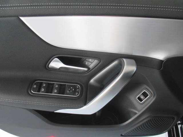 mercedes-benz-cla-200-2022-gasolina-1332cc