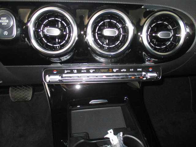 mercedes-benz-cla-200-2022-gasolina-1332cc