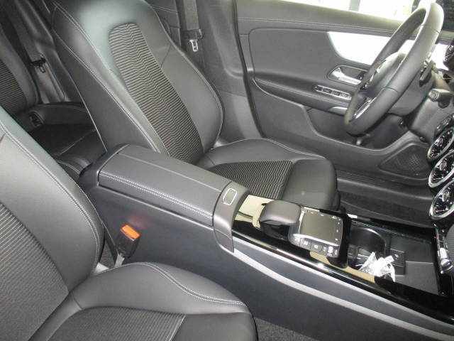 mercedes-benz-cla-200-2022-gasolina-1332cc