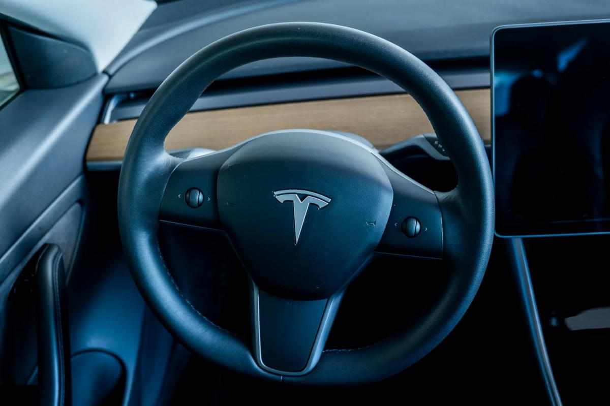 tesla-model-3-standard-range-plus-2020-eletrico