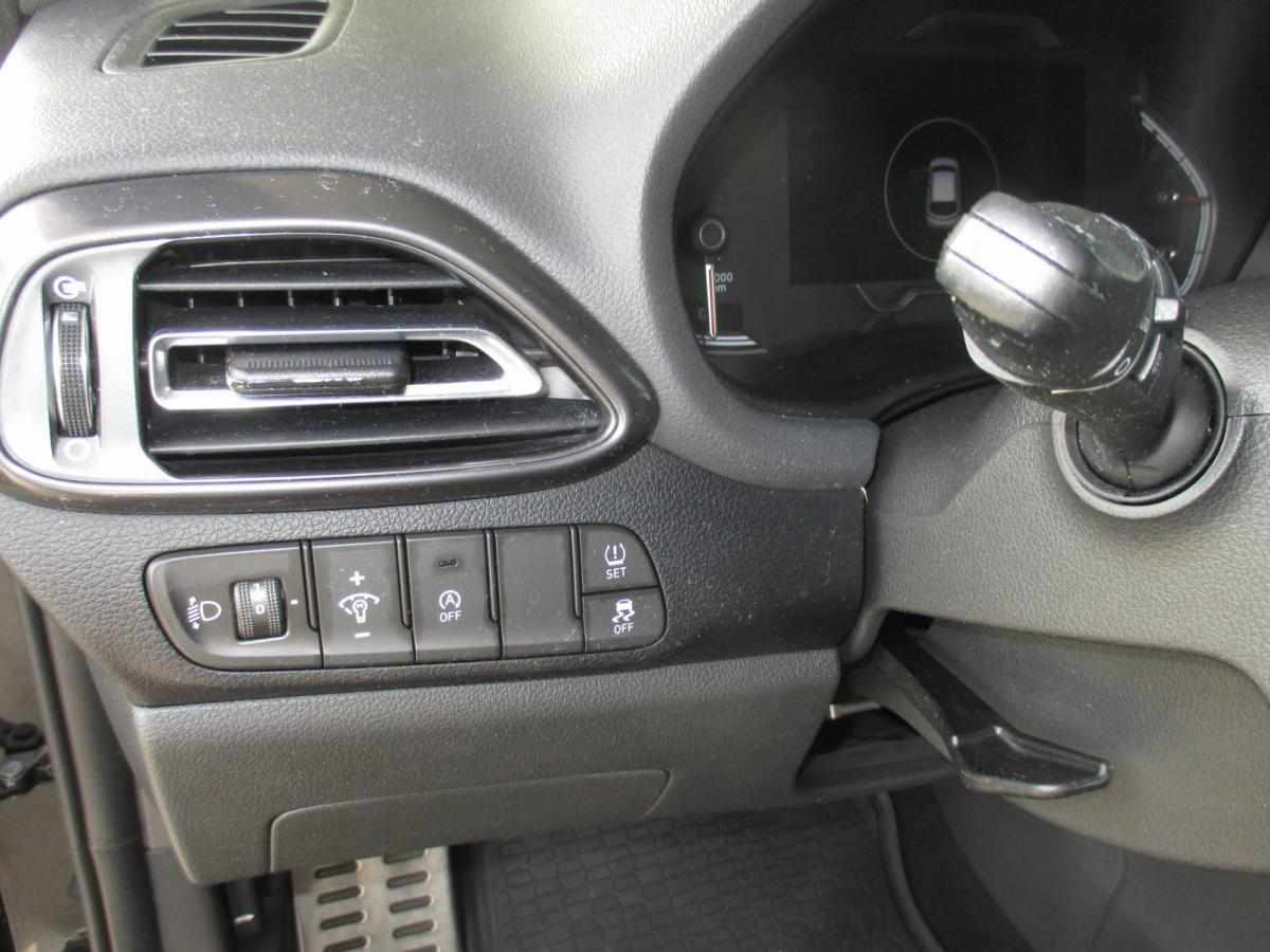 hyundai-i30-1-6-crdi-2021-diesel-1598cc