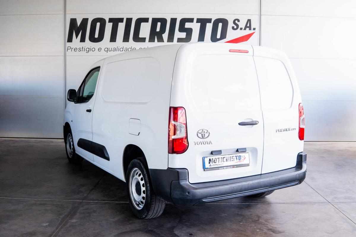 toyota-proace-city-1-5-102cv-2023-diesel-1499cc