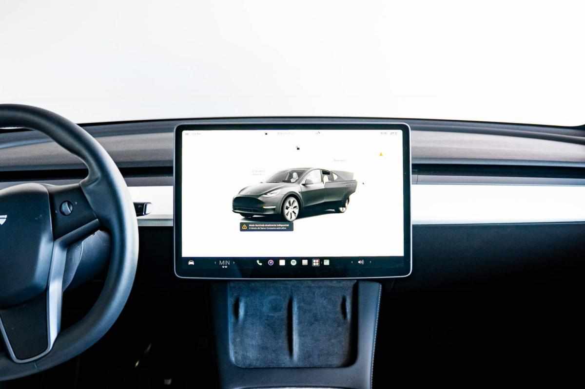 tesla-model-y-performance-2023-eletrico