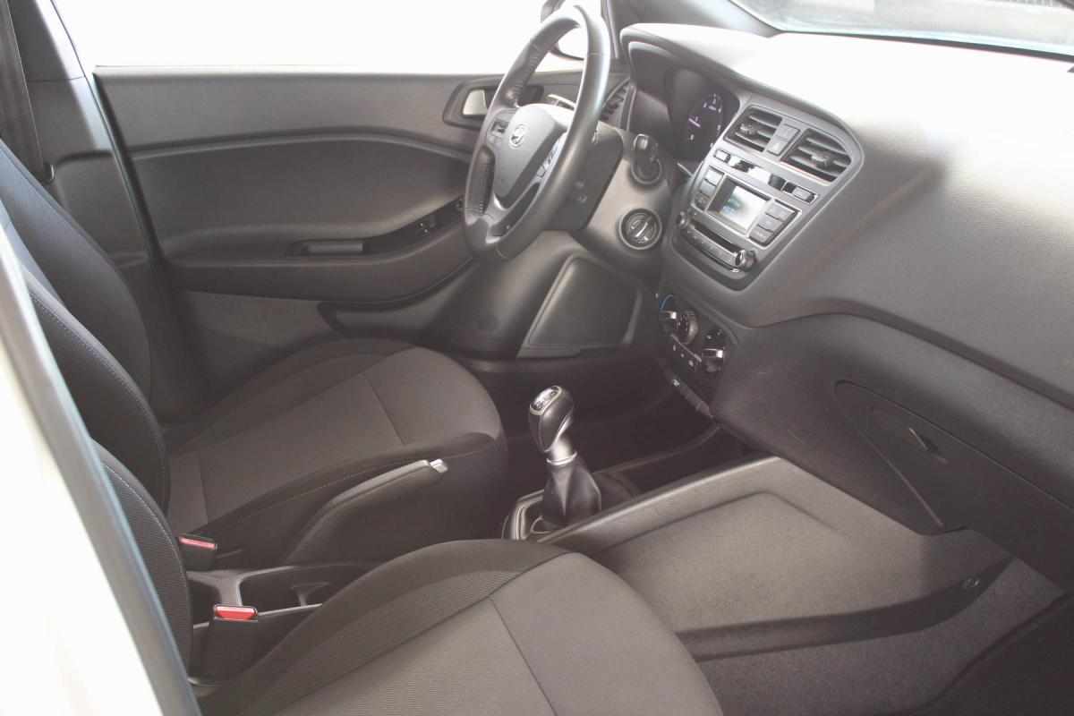 hyundai-i20-1-1-75cv-2017-diesel-1120cc