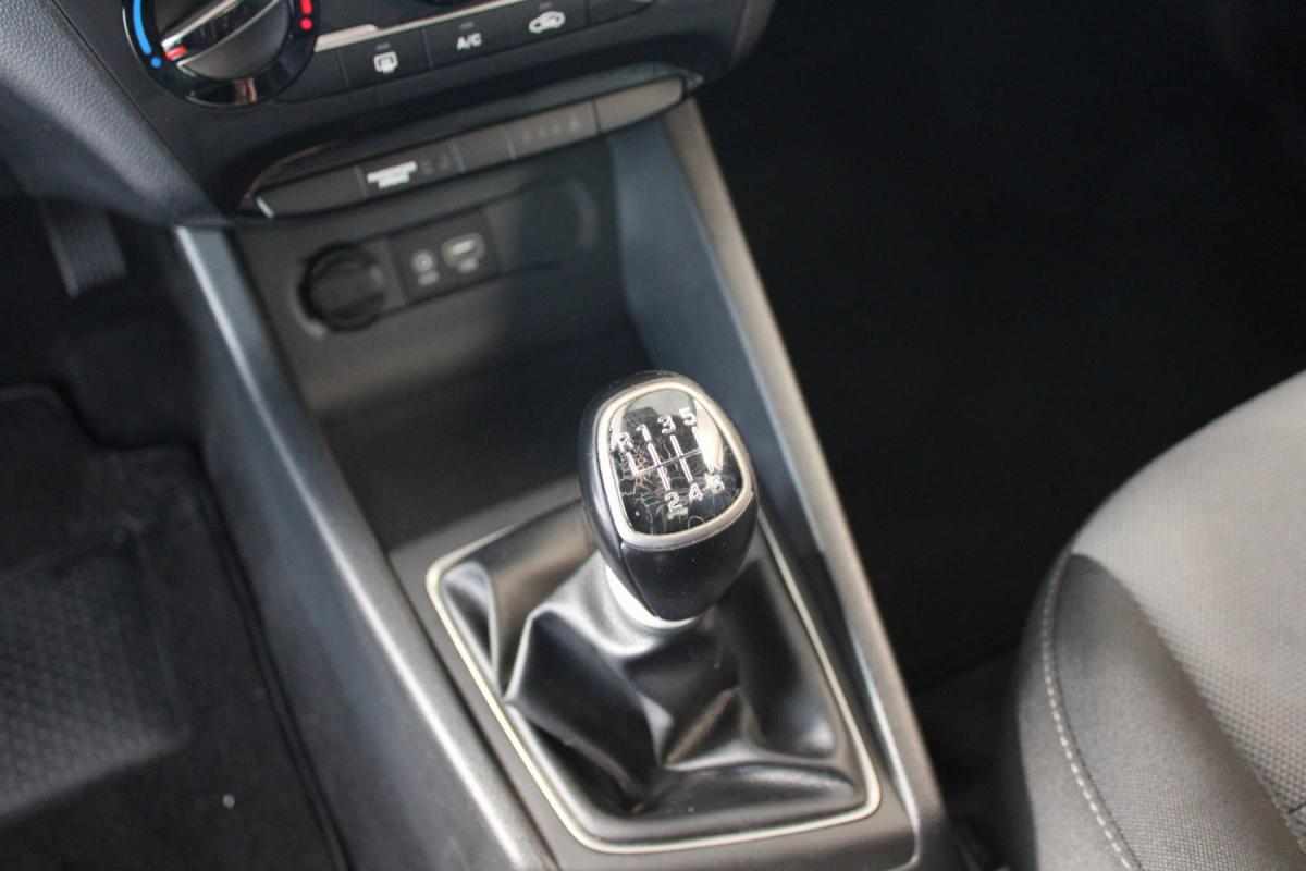 hyundai-i20-1-1-75cv-2017-diesel-1120cc