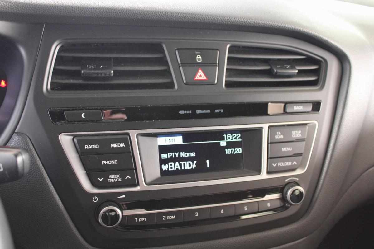 hyundai-i20-1-1-75cv-2017-diesel-1120cc