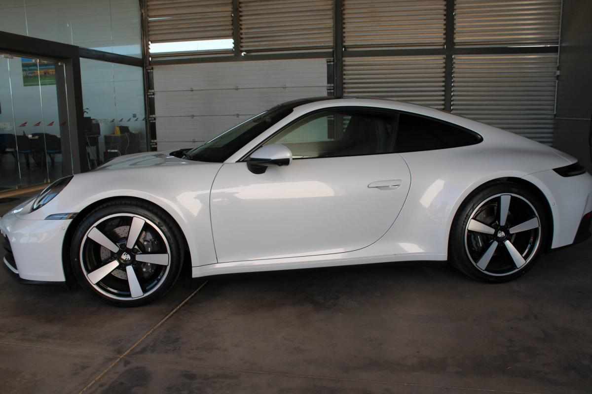 porsche-911-carrera-3-0-2025-gasolina-2981cc