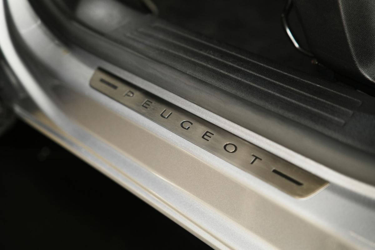 peugeot-2008-2021-gasolina-1199cc