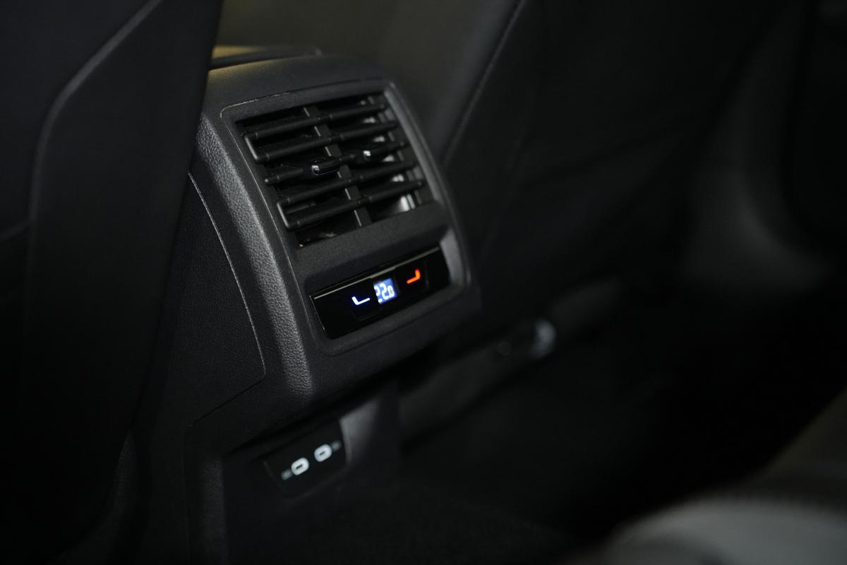volkswagen-golf-variant-2021-diesel-1968cc