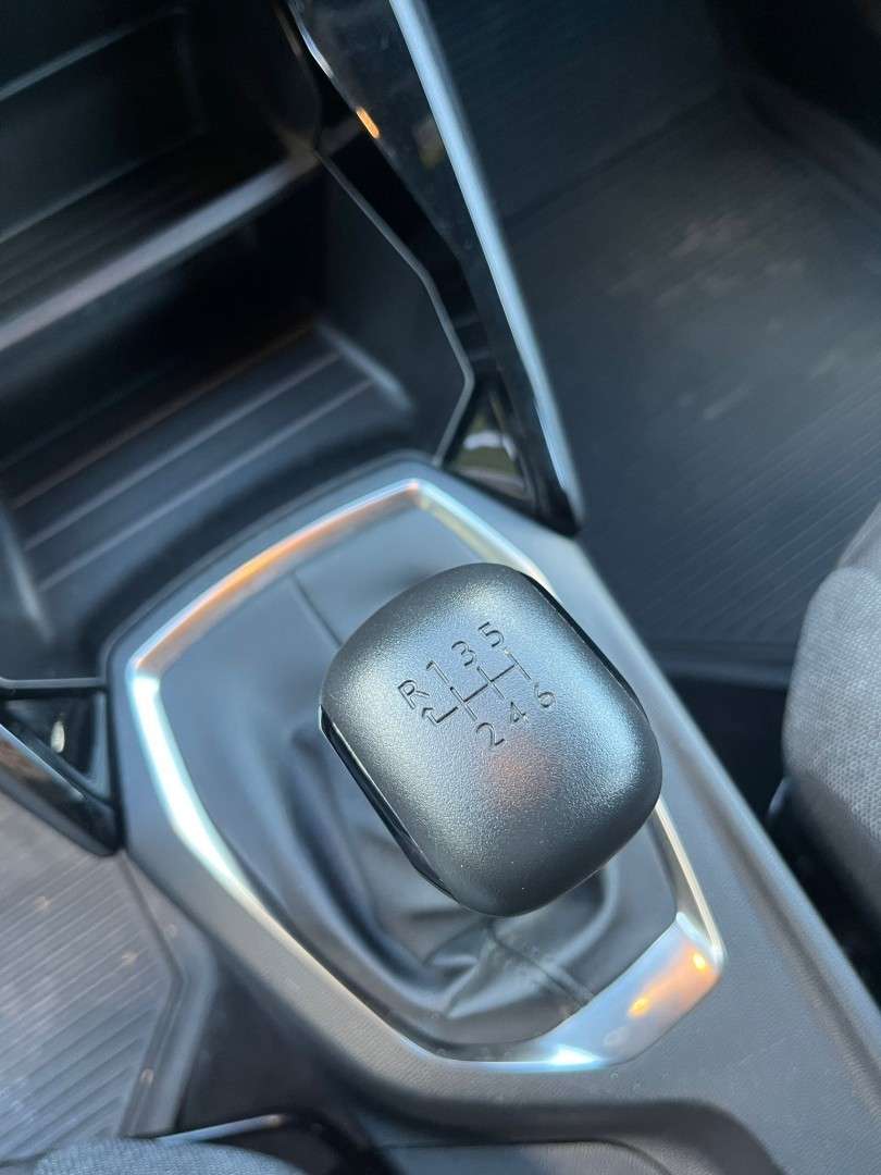 peugeot-2008-2023-gasolina-1199cc