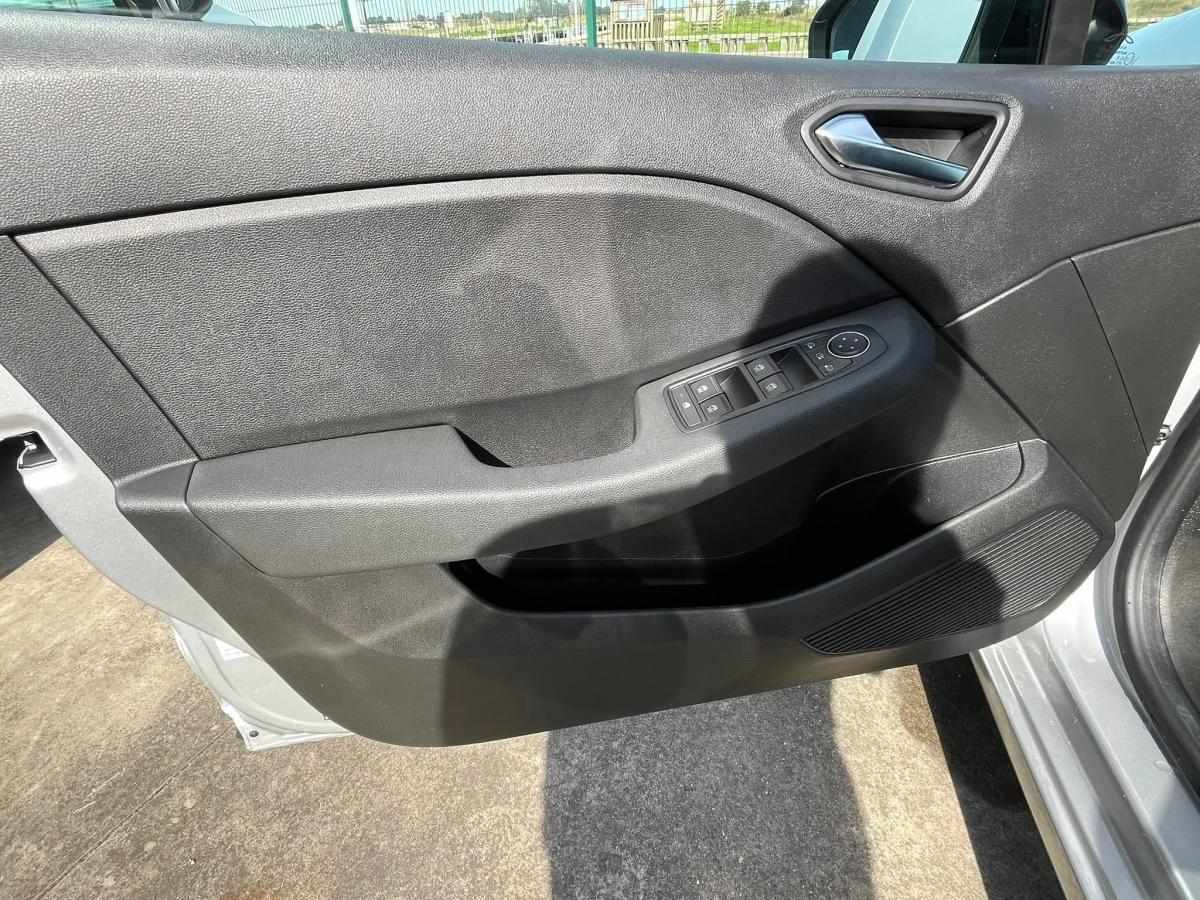 renault-clio-1-0-91cv-2023-gasolina-999cc