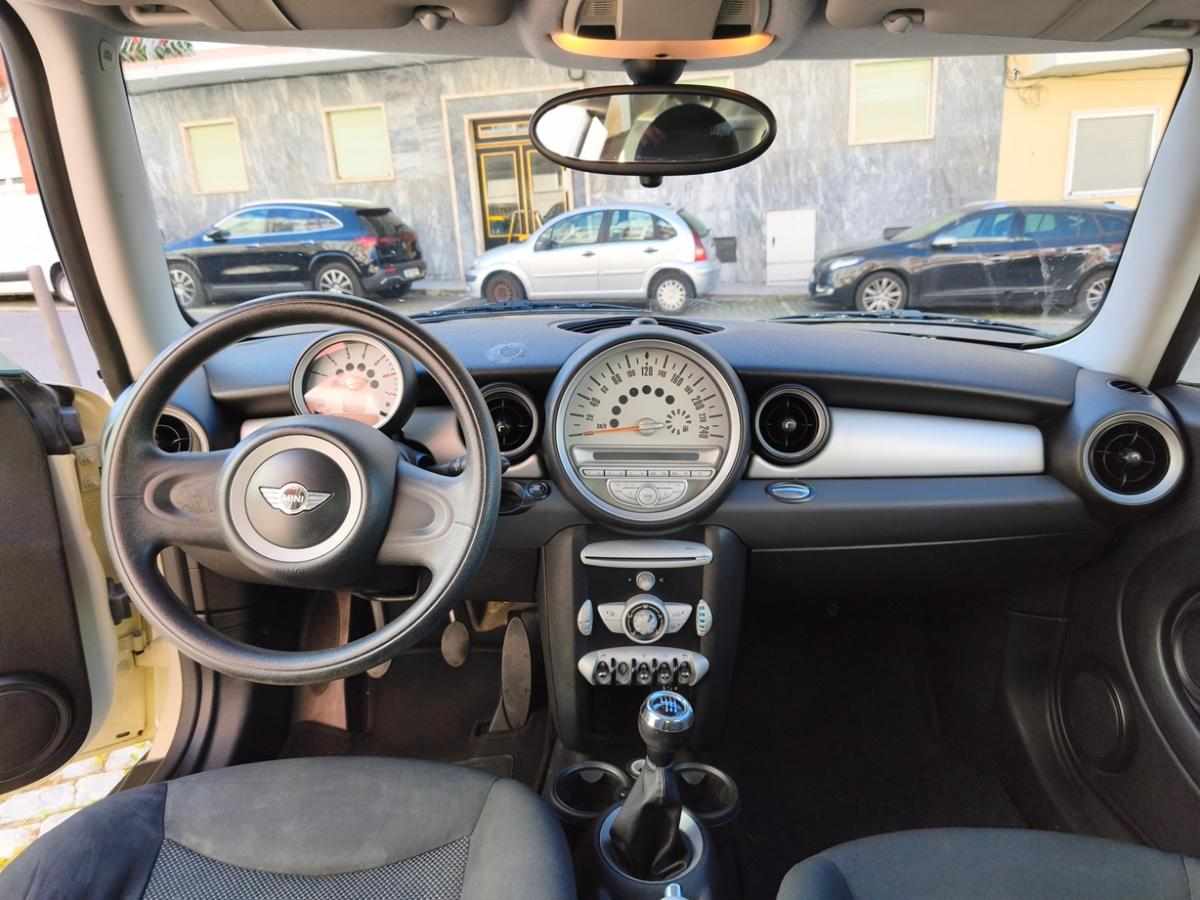 mini-hatch-d-2-0-2008-diesel-1560cc