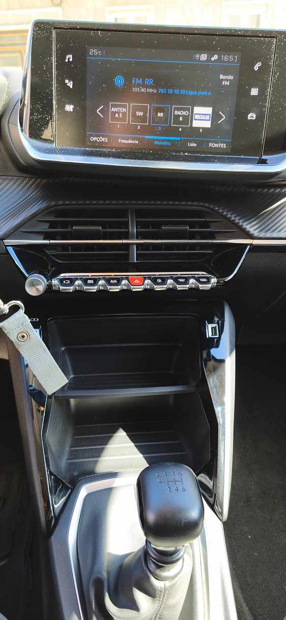 peugeot-2008-1-2-puretech-2021-gasolina-1199cc