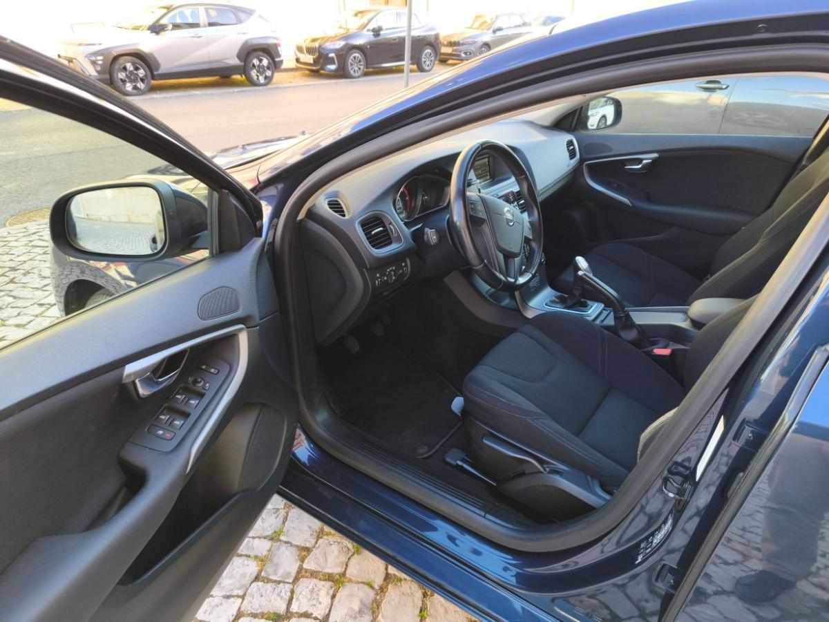 volvo-v40-d2-2013-diesel-1560cc