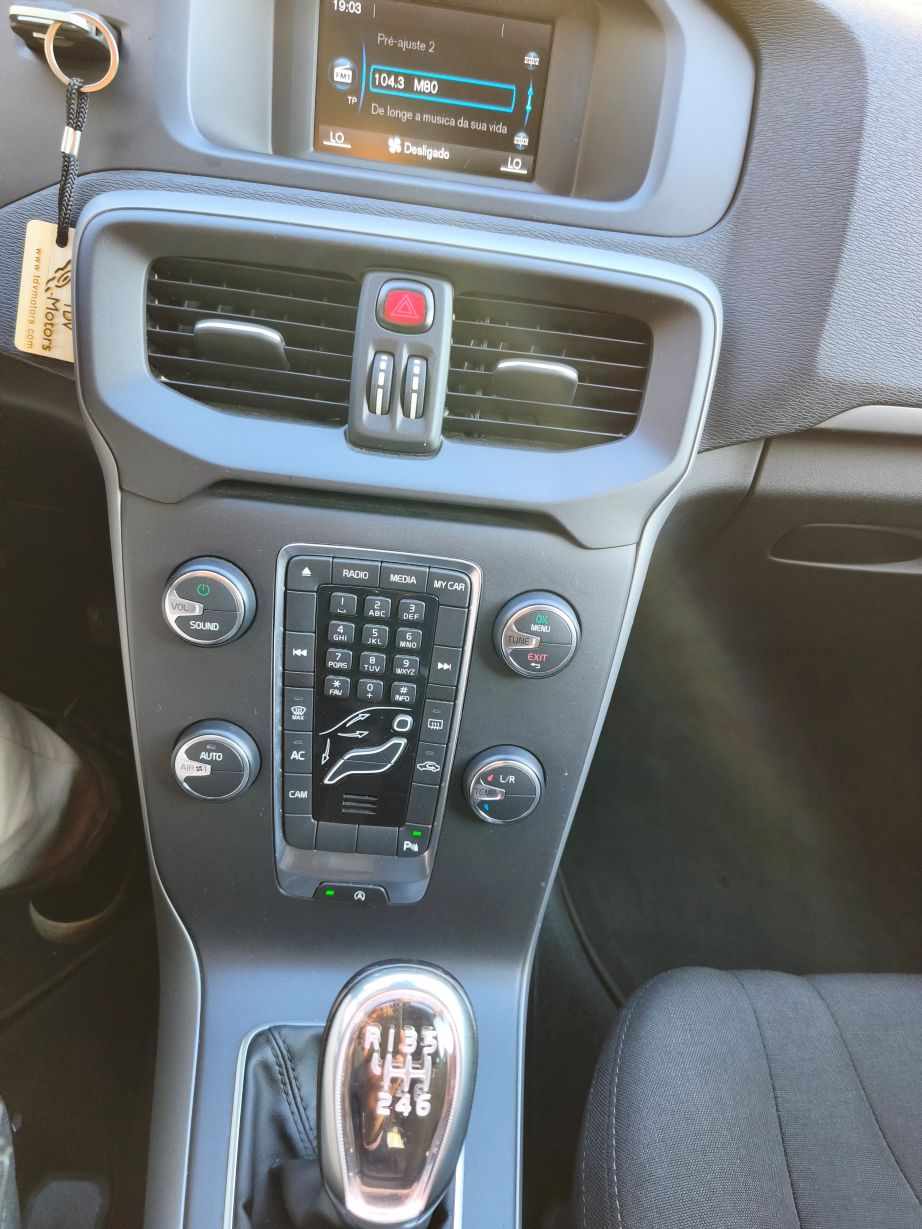volvo-v40-d2-2013-diesel-1560cc
