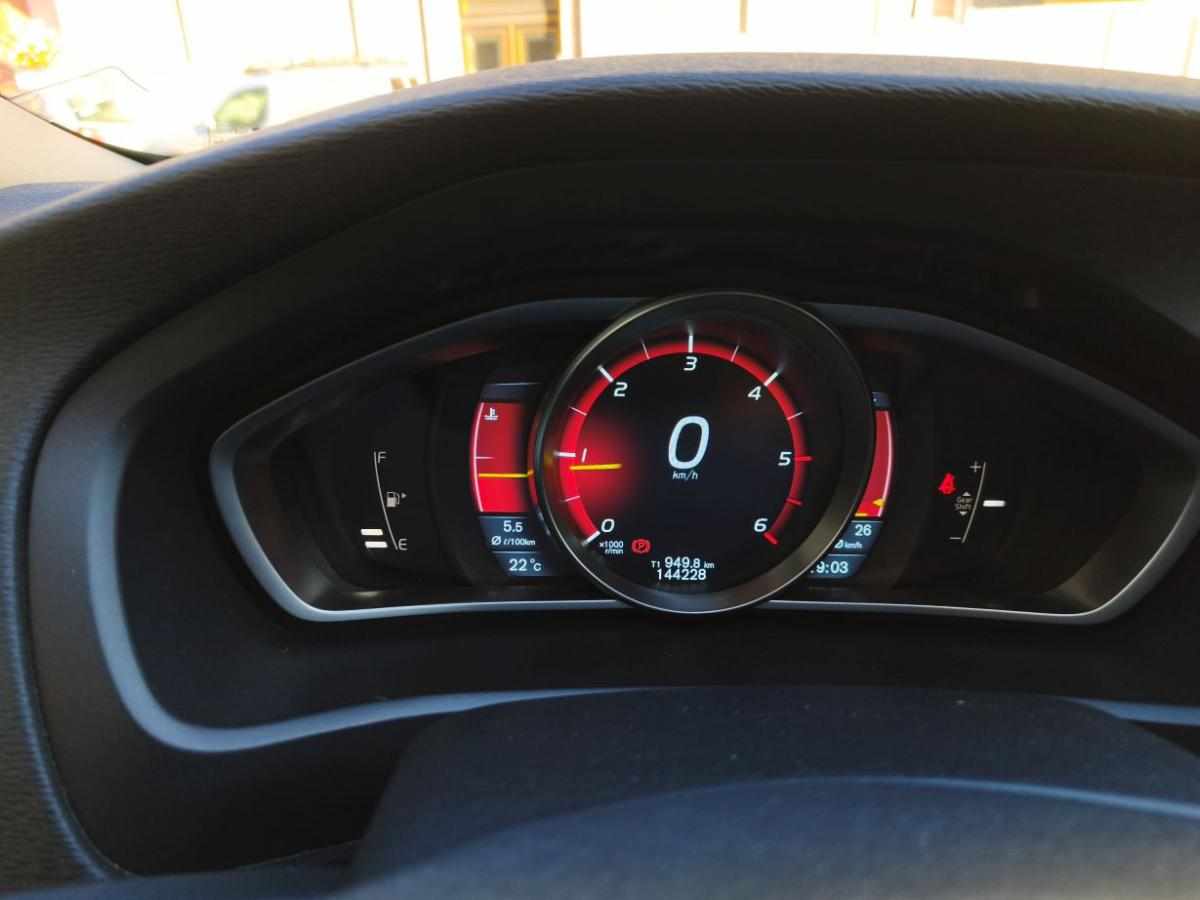 volvo-v40-d2-2013-diesel-1560cc