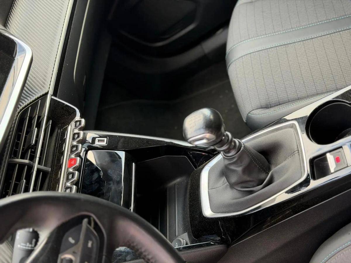 peugeot-2008-2021-diesel-1499cc