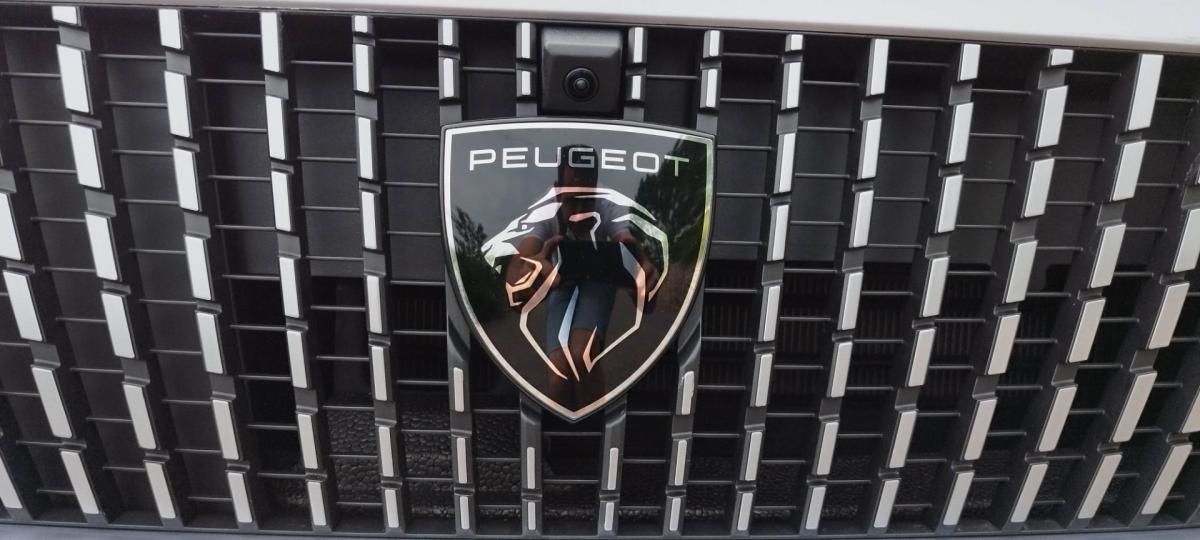 peugeot-e-2008-2025-eletrico-0cc
