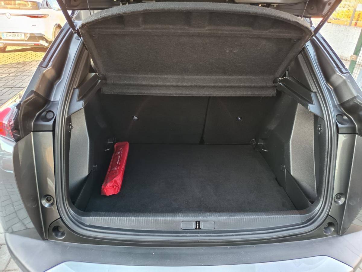 peugeot-2008-2023-gasolina-1199cc