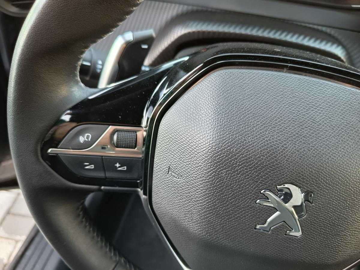 peugeot-2008-2023-gasolina-1199cc