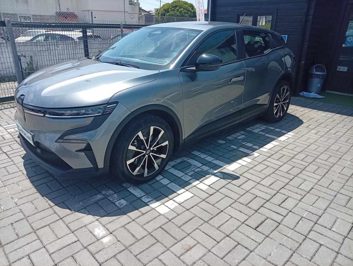 renault-megane-e-tech-2023-eletrico-0cc