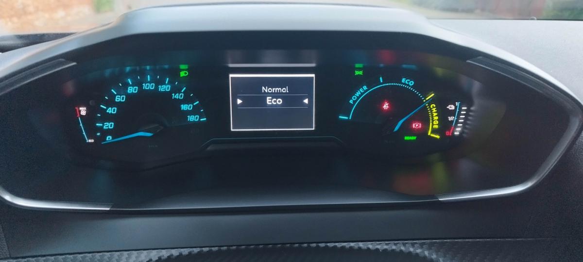 peugeot-e-2008-2022-eletrico-0cc