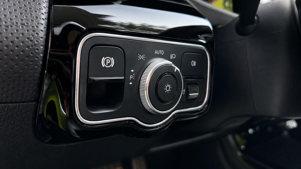 mercedes-benz-classe-a-2022-hibrido-a-gasolina-1332cc