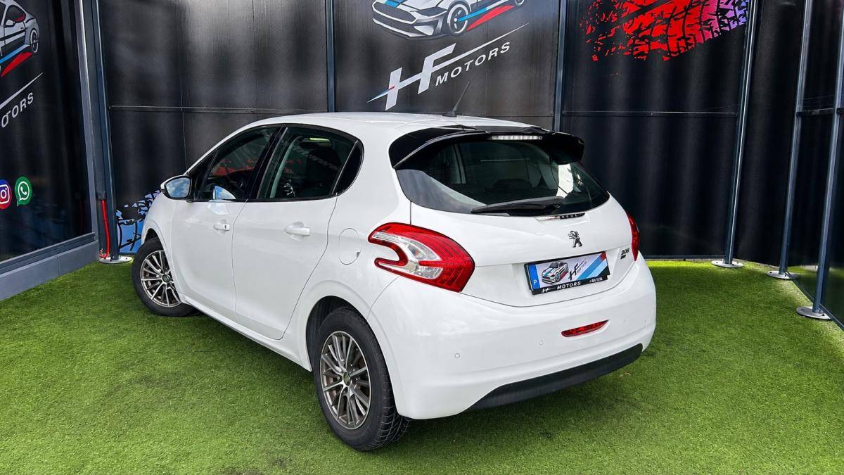 peugeot-208-2015-diesel-1560cc