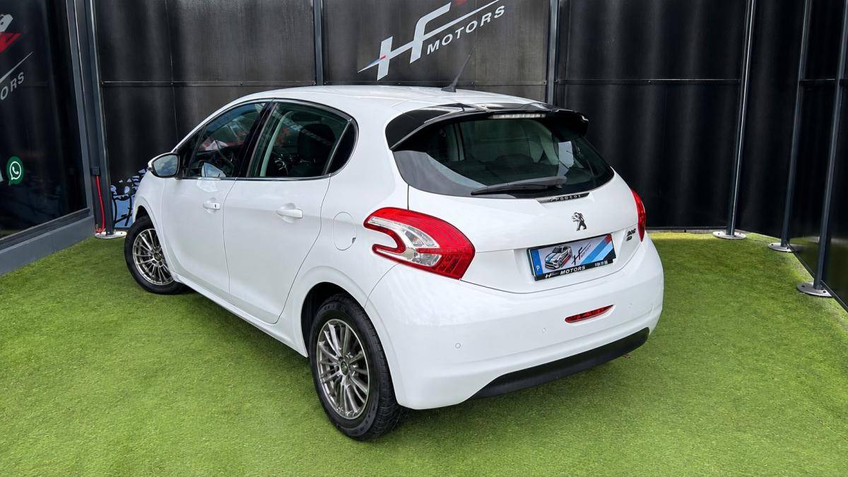 peugeot-208-2015-diesel-1560cc