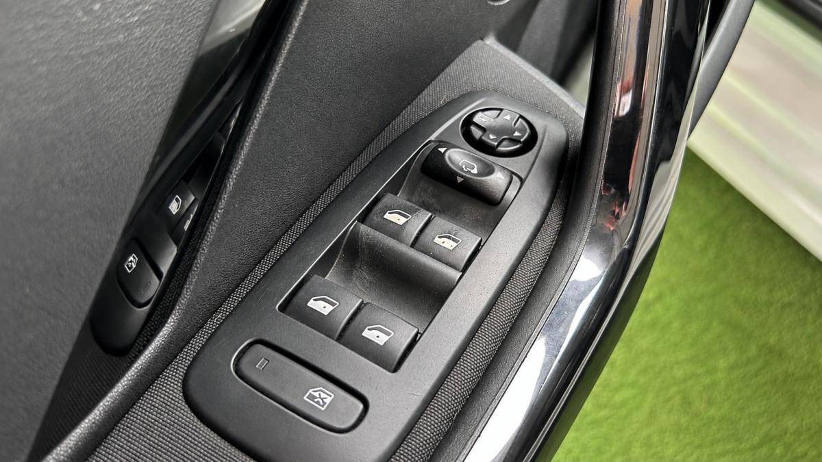 peugeot-208-2015-diesel-1560cc
